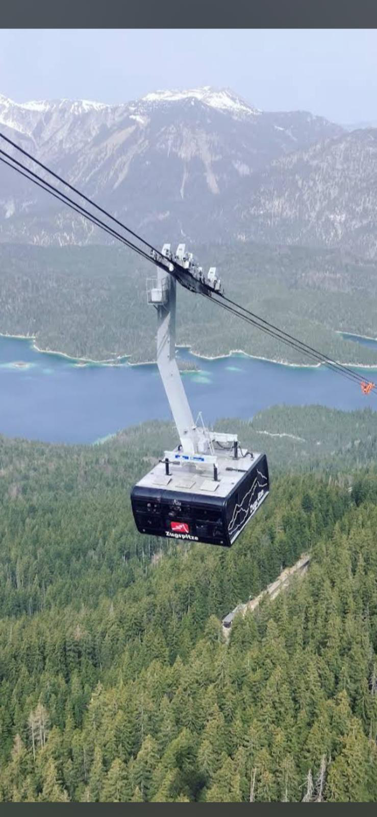 Seilbahn zur Zugspitze über dem Eibsee
