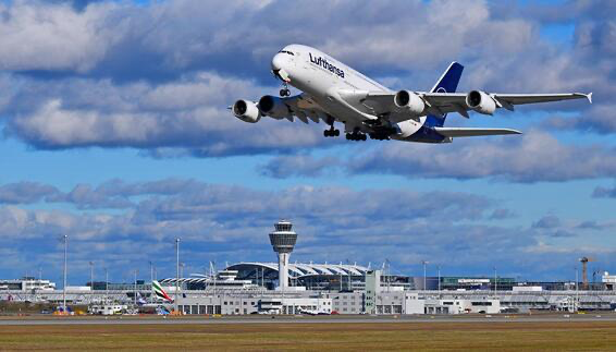 Flugzeug im Anflug auf den Flughafen München