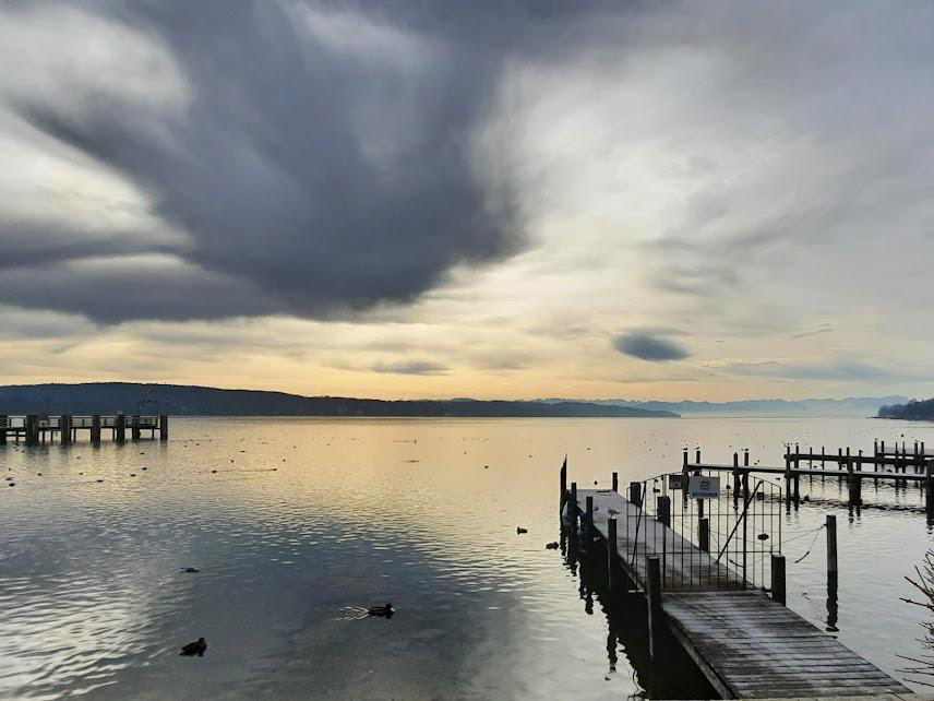 Steg am Starnberger See in der Abendstimmung