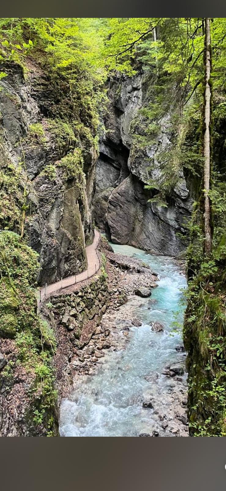 Wanderweg und Wildbach in der Partnachklamm