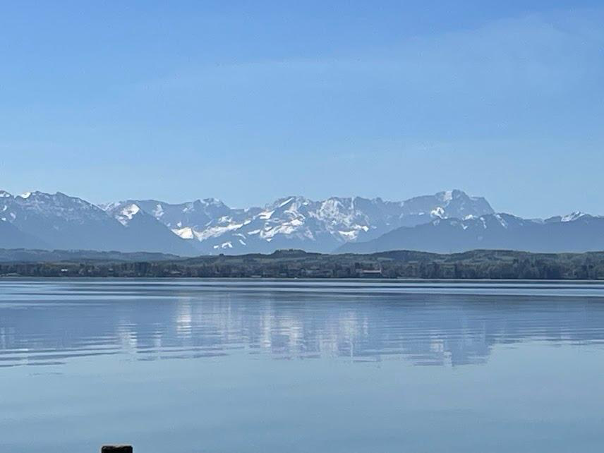 Starnberger See vor der Alpenkette